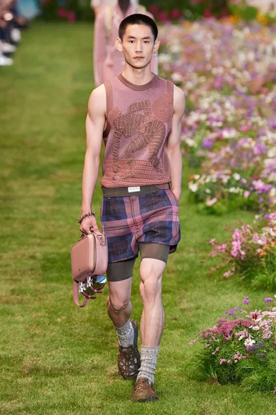 Look 24